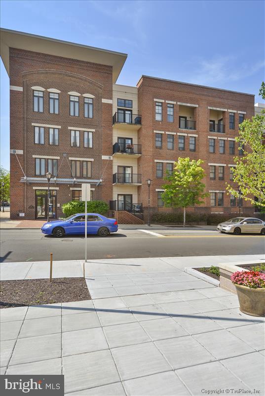 181 East Reed Avenue, Unit 305 Alexandria, VA 22305 - Photo 18 of 38 181 Reed Ave E Front Elevation