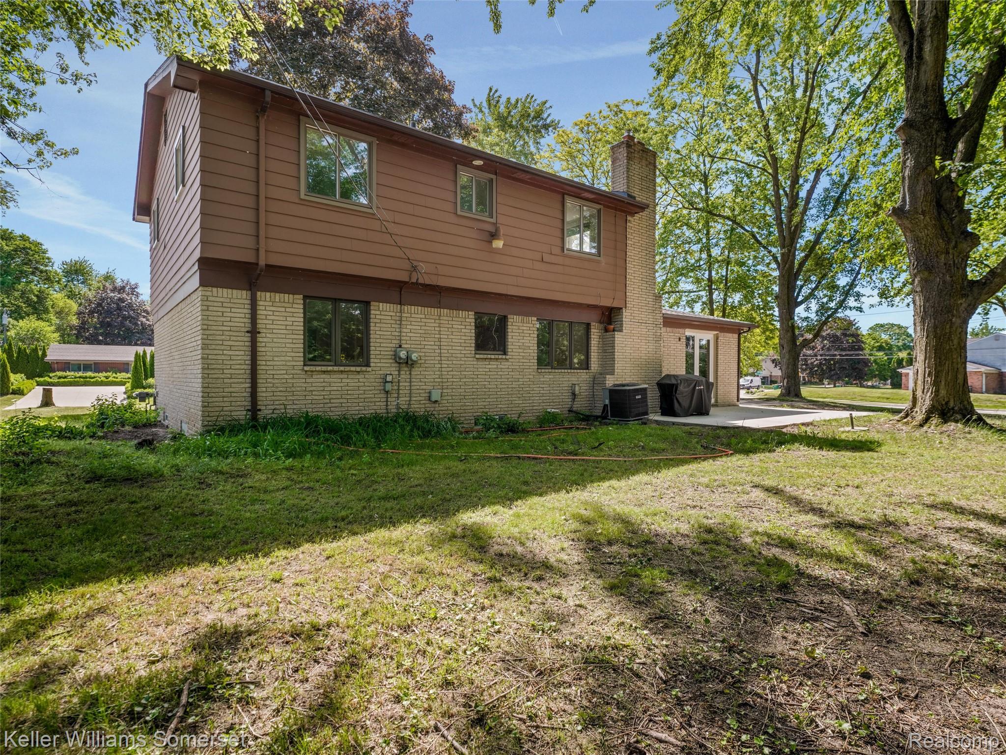 29523 Ravenscroft Farmington, MI 48331 - Photo 27 of 33 27-29523 Ravenscroft 0026.jpg