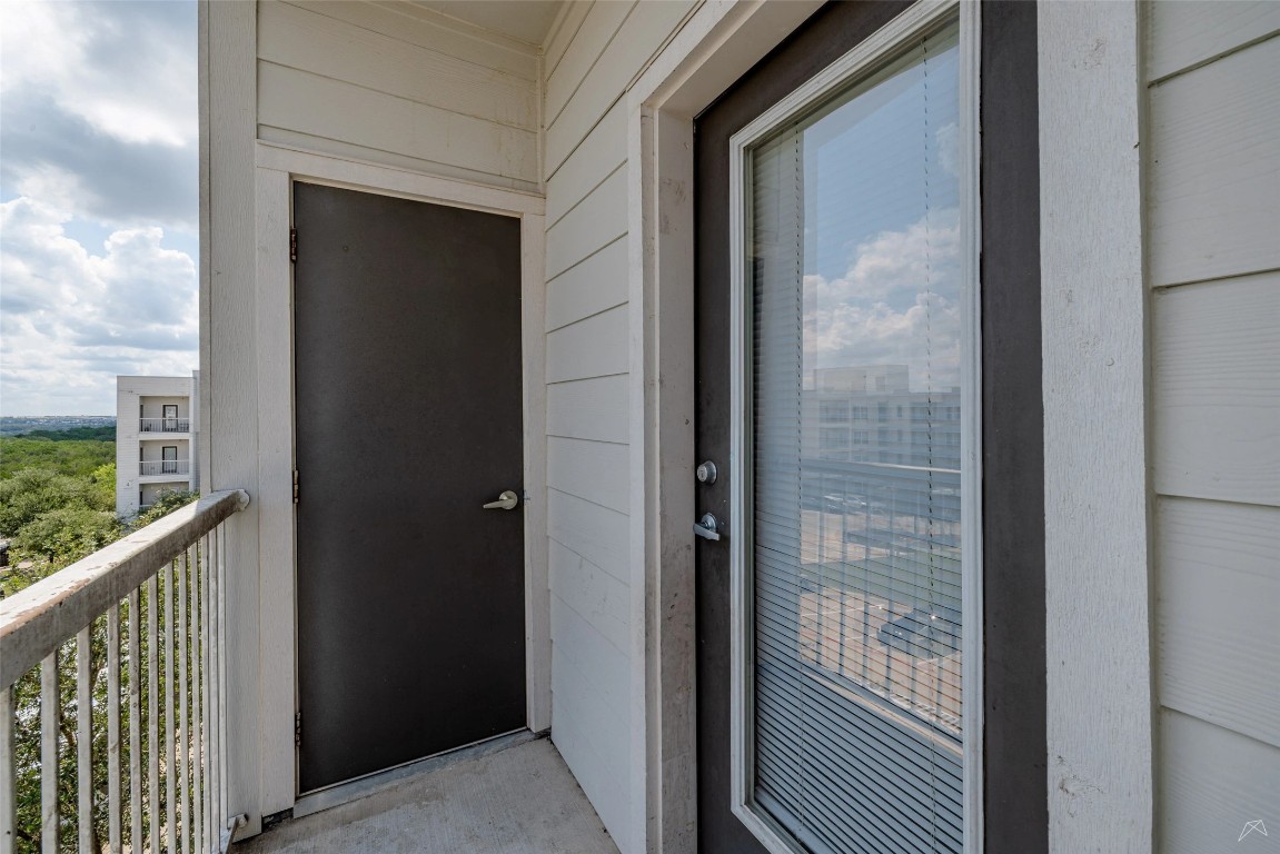 5605 Springdale Road, Unit 333215 Austin, TX 78723 - Photo 3 of 34 Up to 8 weeks free rent and waiving the standard deposit with approved credit and landlord verification.