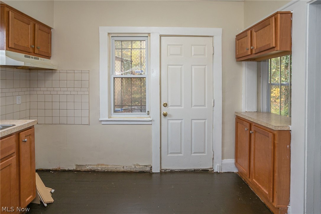 17018 Endora Road Cleveland, OH 44112 - Photo 5 of 33