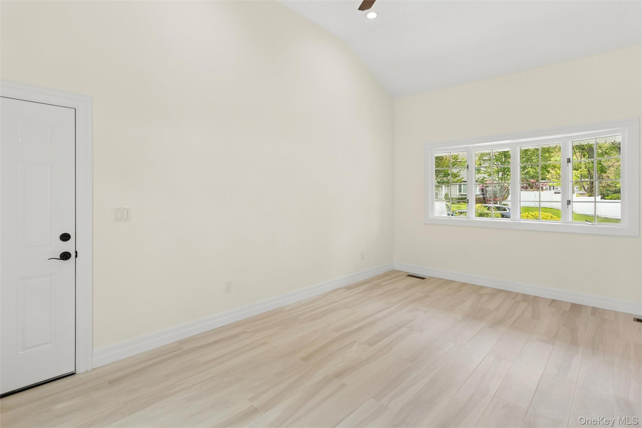 15 Locust Road Old Bethpage, NY 11804 - Photo 15 of 28