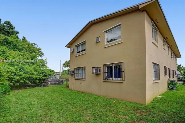 $1,600 | 5842 Northwest 12th Avenue, Unit 1, Miami, FL 33142