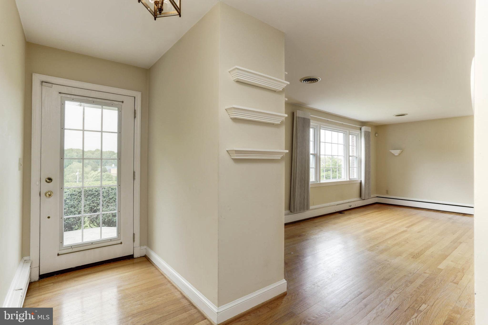 6015 Brooklyn Bridge Road Laurel, MD 20707 - Photo 8 of 52 Entry foyer