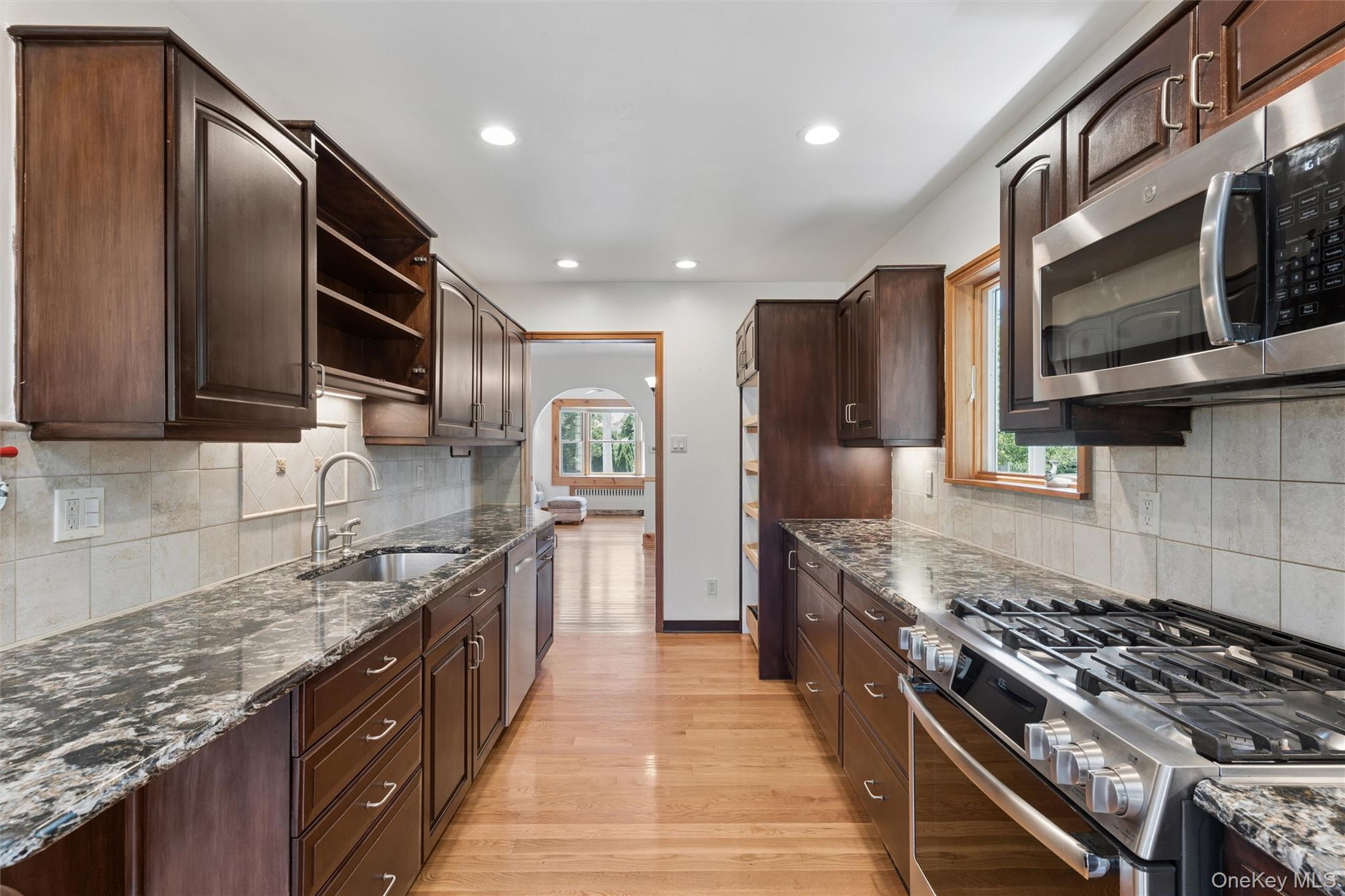 1749 Commonwealth Avenue Merrick, NY 11566 - Photo 11 of 32
