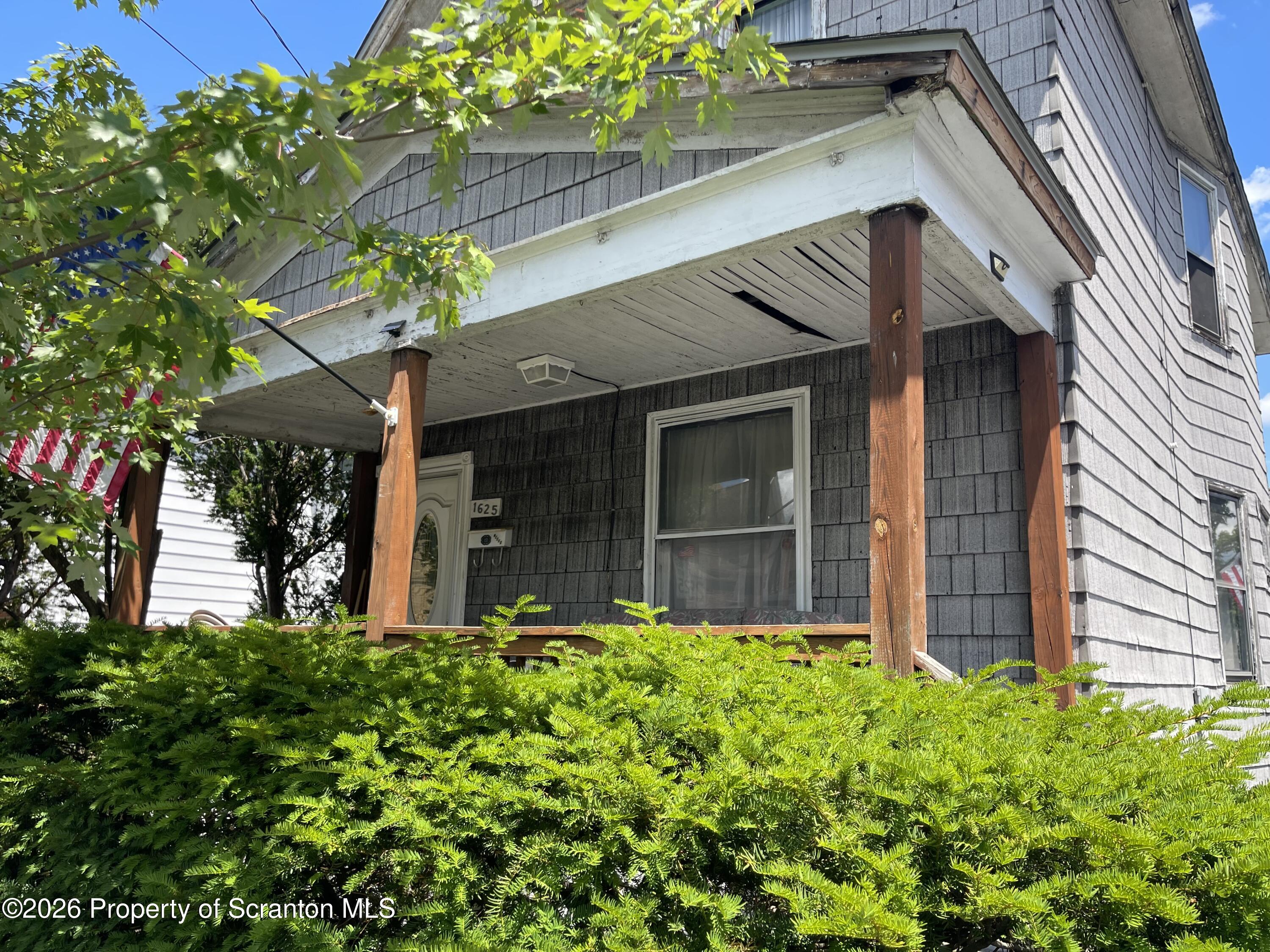 1625 Myrtle Street Scranton, PA 18510 - Photo 2 of 35 Front porch