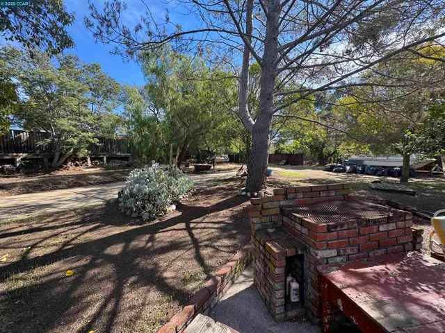 a view of a room with lots of stuff