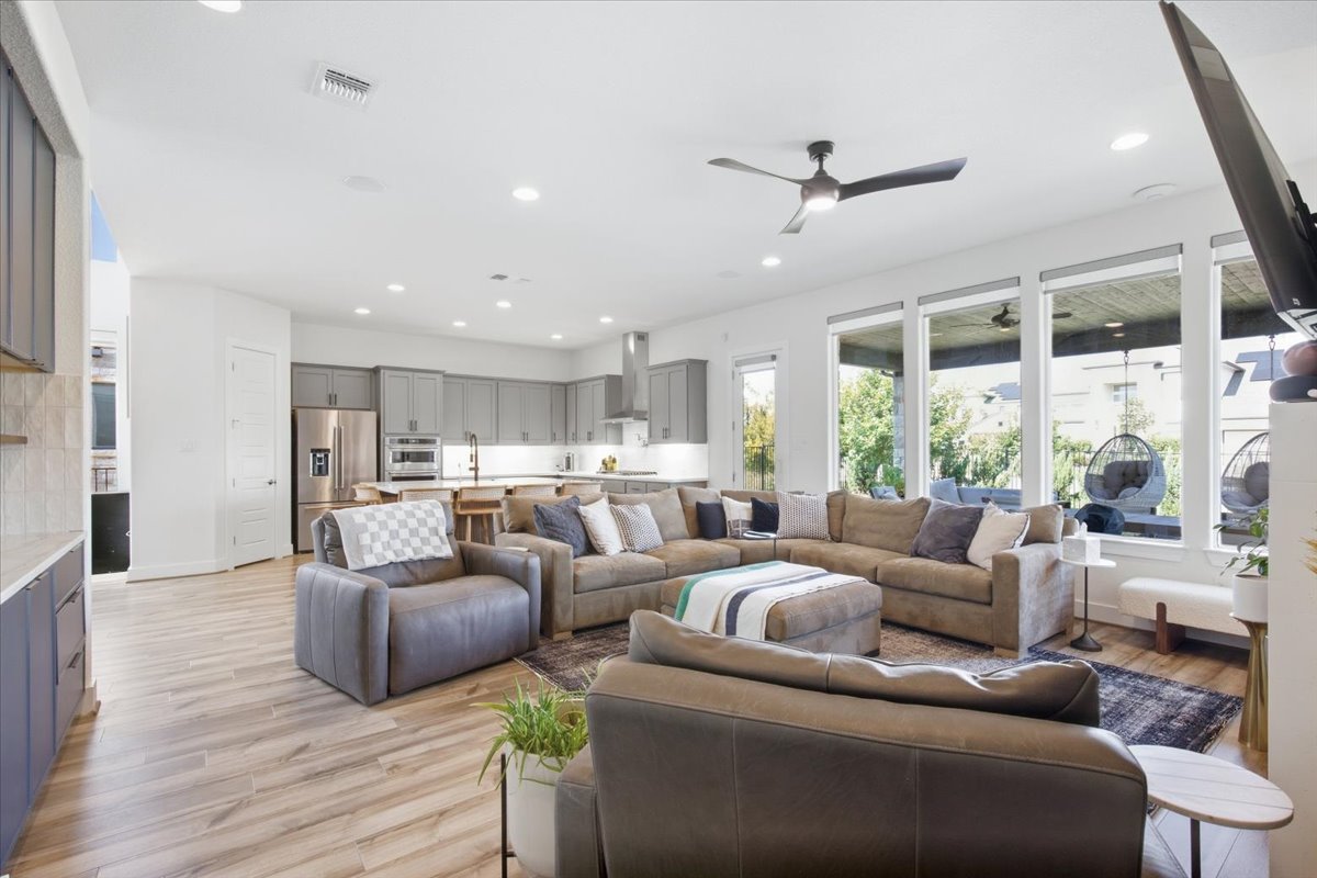610 Arundel Road Lakeway, TX 78738 - Photo 9 of 40 Gallery Image 9