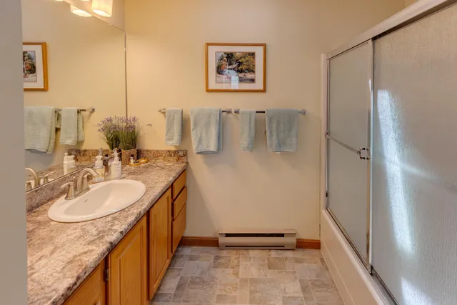 $2,400 | 21 Woodbury Drive, Unit 27, Bristol, NH 03222