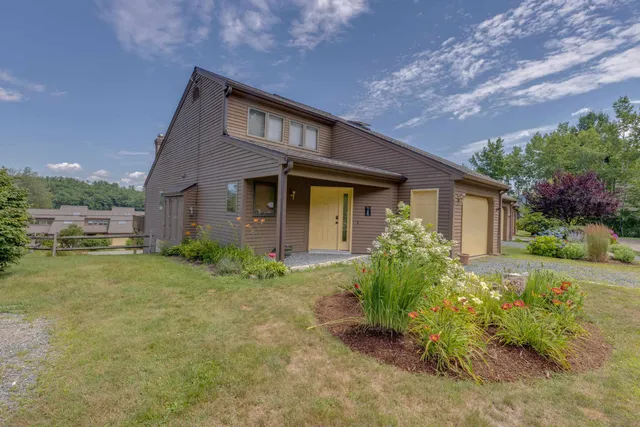 $2,400 | 21 Woodbury Drive, Unit 27, Bristol, NH 03222