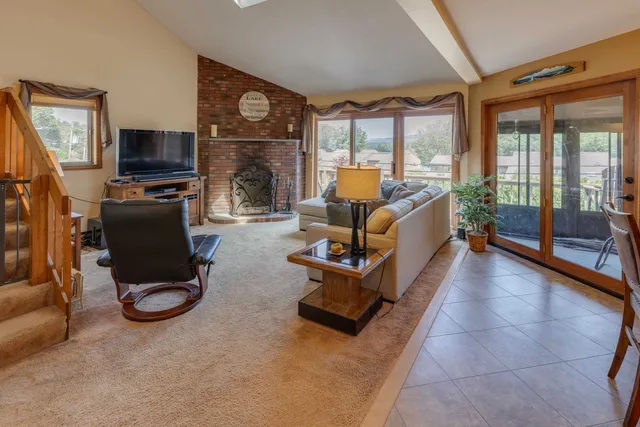 $2,400 | 21 Woodbury Drive, Unit 27, Bristol, NH 03222