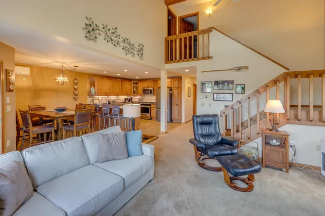 $2,400 | 21 Woodbury Drive, Unit 27, Bristol, NH 03222