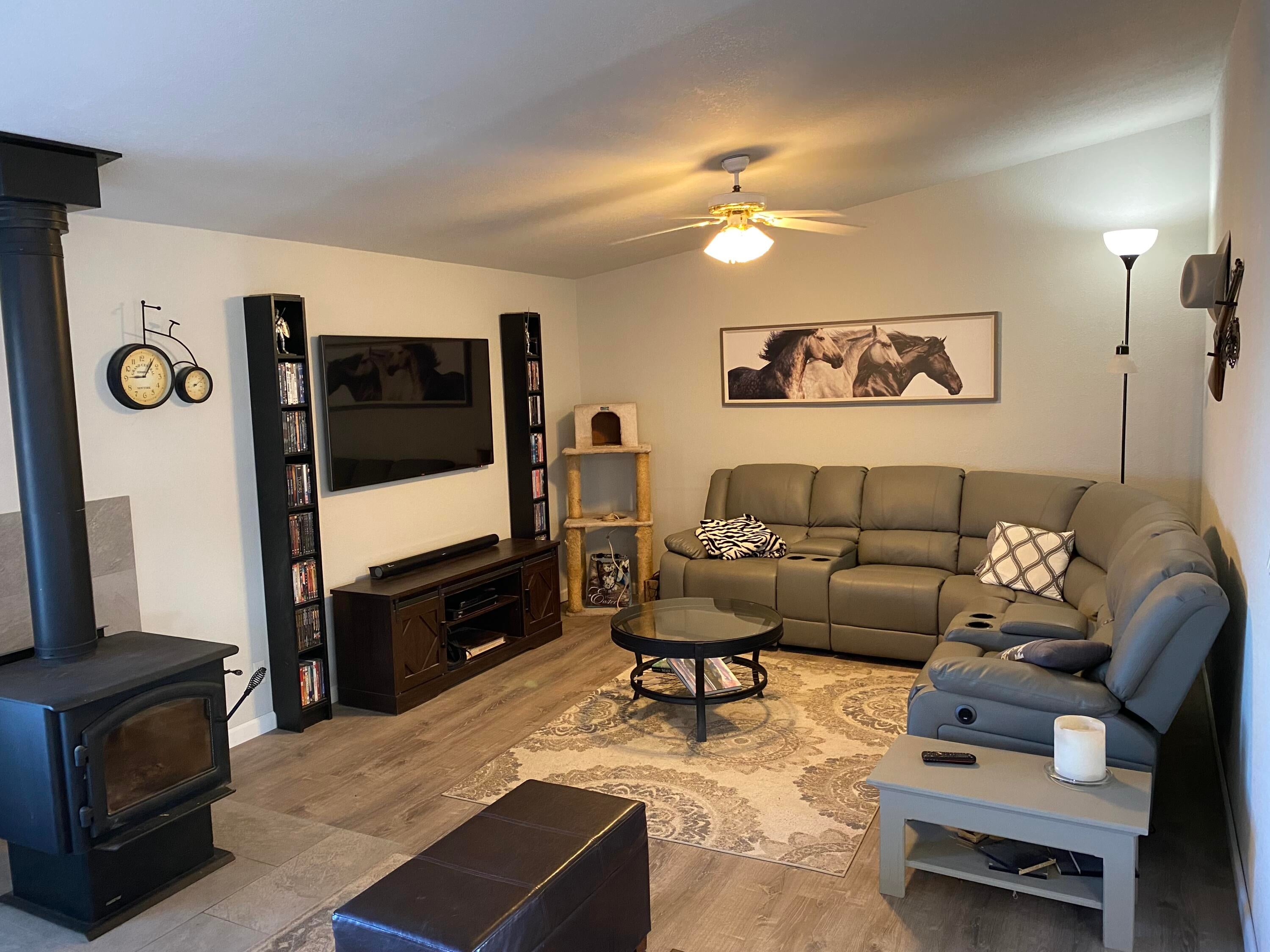 32227 Rivers Drive Chiloquin, OR 97624 - Photo 8 of 55 cozy living room