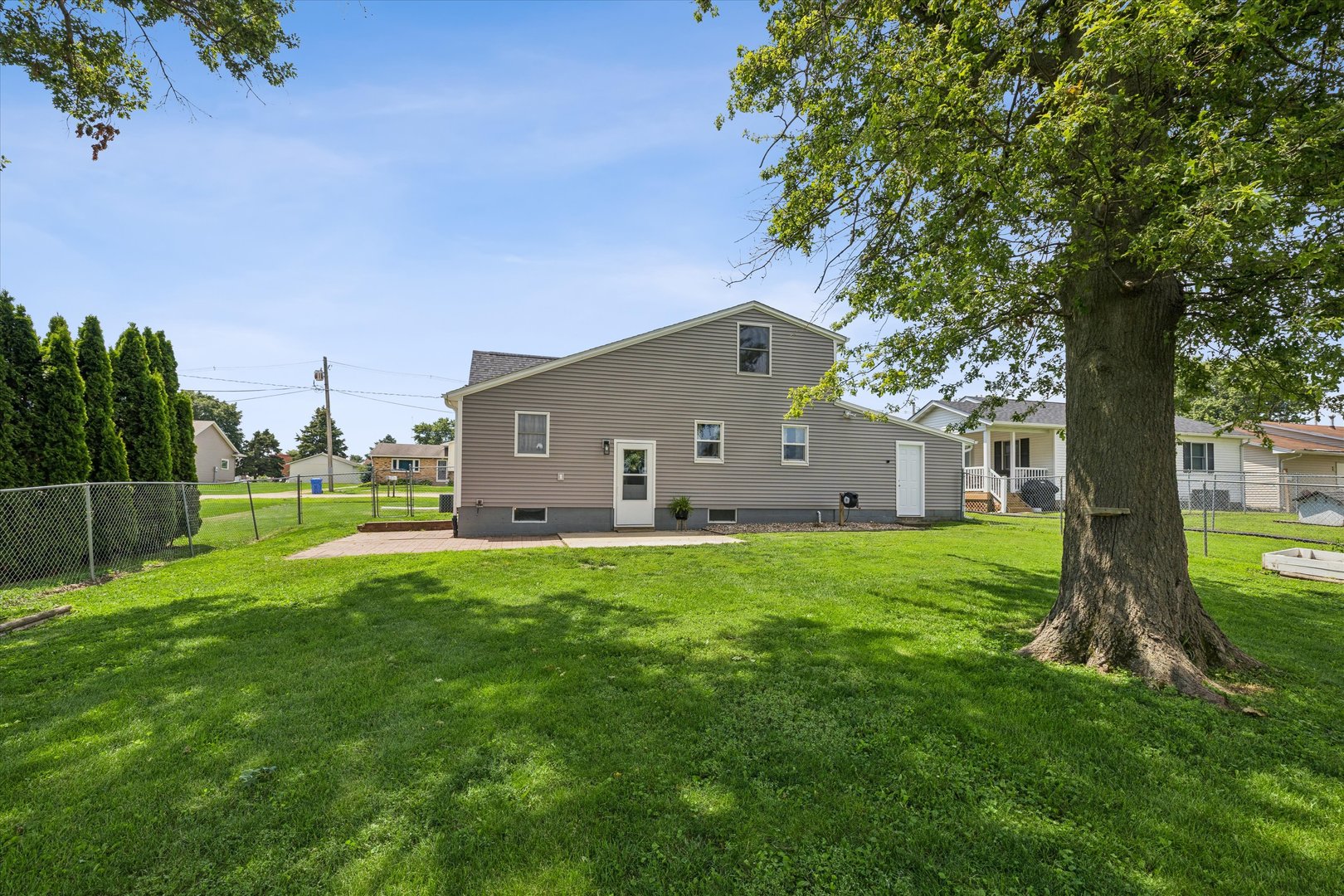 614 Dewitt Street Grand Mound, IA 52751 - Photo 4 of 31