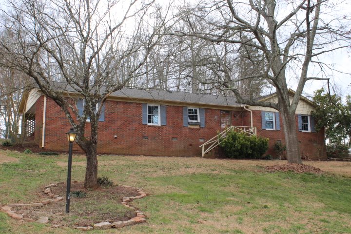 2011 Beaver Lake Road Anderson, SC 29625 - Photo 1 of 9 Gallery Image 1