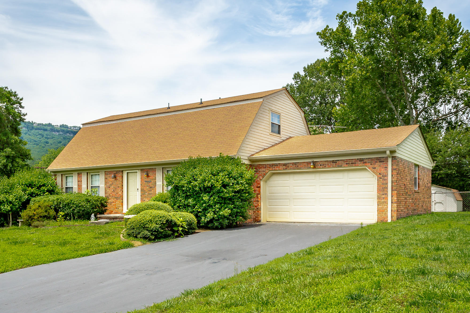 613 Spring Valley Lane Chattanooga, TN 37415 - Photo 3 of 36 613 Spring Valley Ln. HD-4