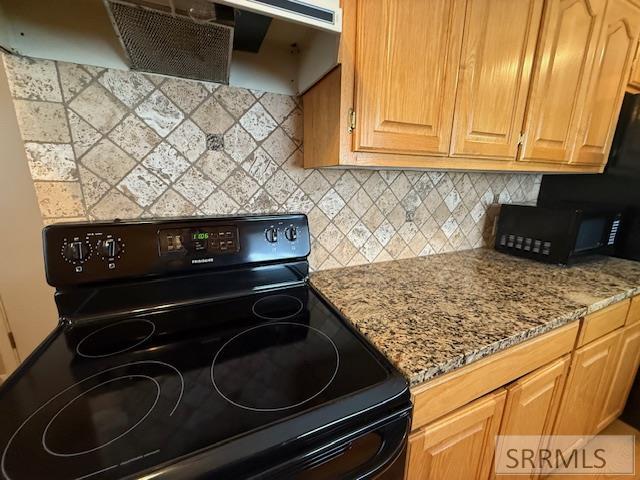 1573 Beverly Road Idaho Falls, ID 83402 - Photo 14 of 58 Tiled backsplash