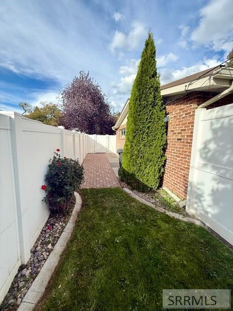 1573 Beverly Road Idaho Falls, ID 83402 - Photo 48 of 58 West side Paver patio
