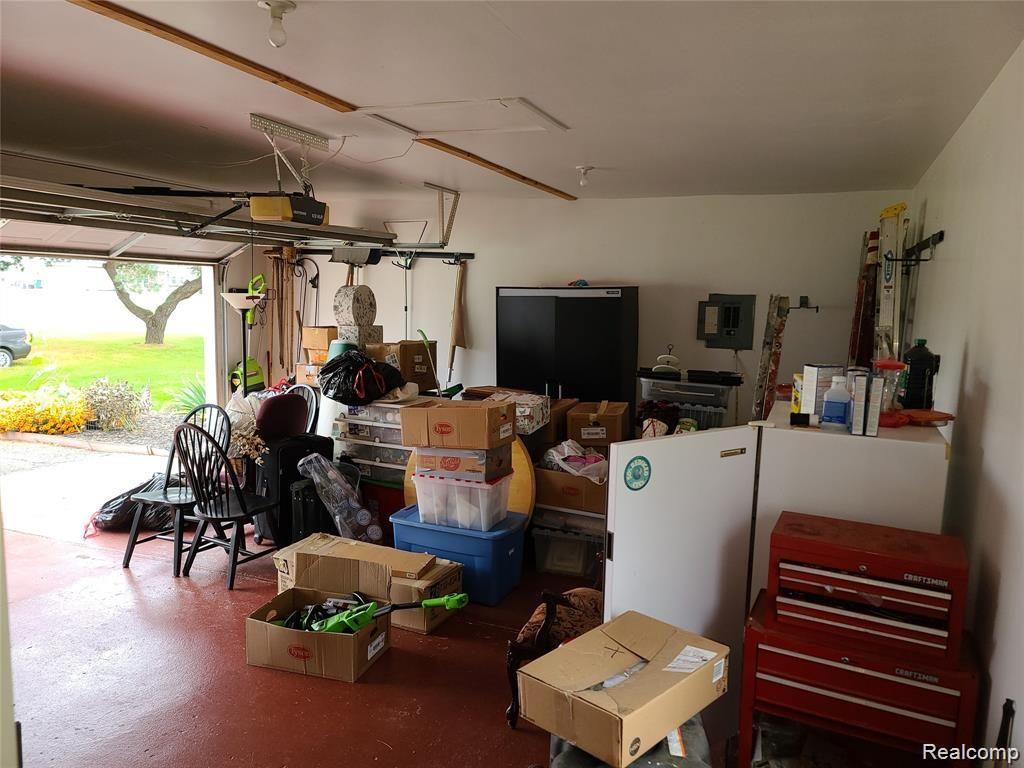 3082 West Coon Lake Road Howell, MI 48843 - Photo 32 of 32 garage.jpg
