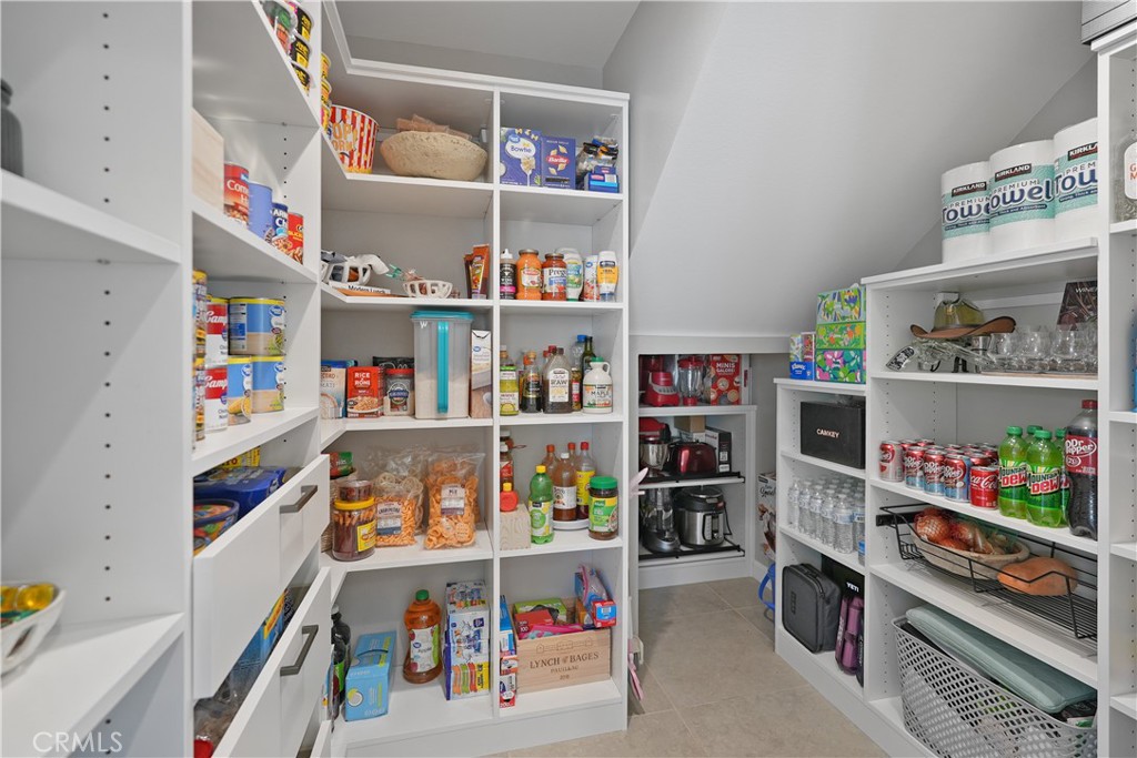 32522 Brunello Way Temecula, CA 92591 - Photo 24 of 75 Walk-in Pantry
