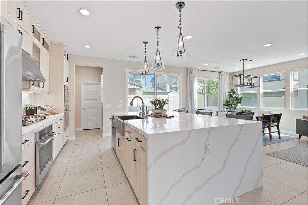 32522 Brunello Way Temecula, CA 92591 - Photo 27 of 75 a large white kitchen with a large window