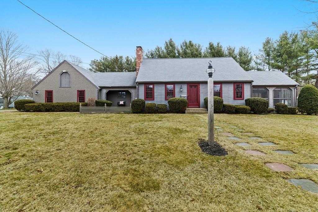 a view of a yard in front of a house with plants