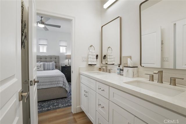 a en suite bathroom with a double vanity sink and mirror