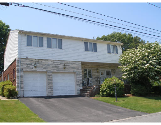 34 Country Club Road Stoneham, MA 02180 - Photo 1 of 12 Gallery Image 1