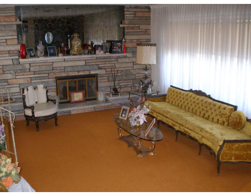 34 Country Club Road Stoneham, MA 02180 - Photo 3 of 12 Gallery Image 3