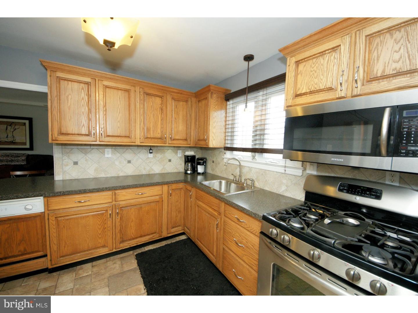 228 Meadowbrook Road Robbinsville, NJ 08691 - Photo 8 of 25 Gallery Image 8