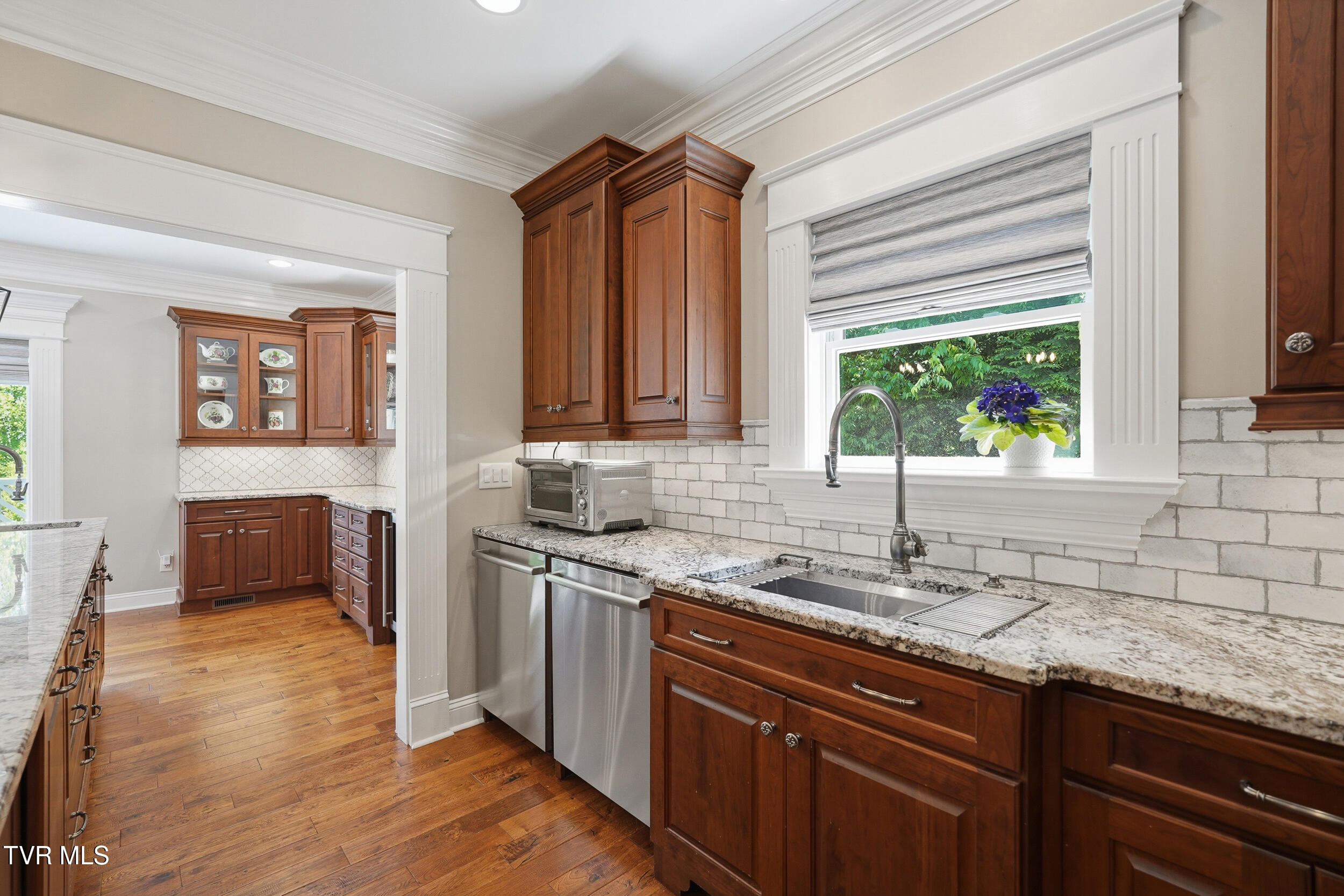 292 Alpine Trail Kingsport, TN 37663 - Photo 23 of 99 Cleaning after family meals made easy.