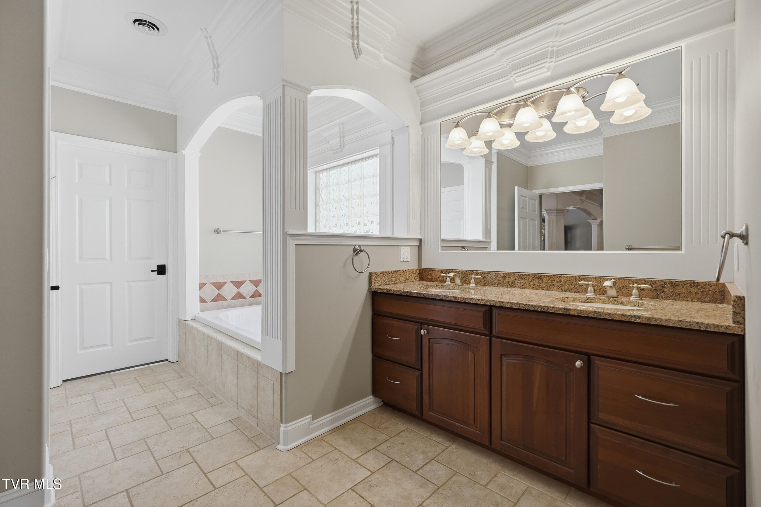 292 Alpine Trail Kingsport, TN 37663 - Photo 36 of 99 Double vanity