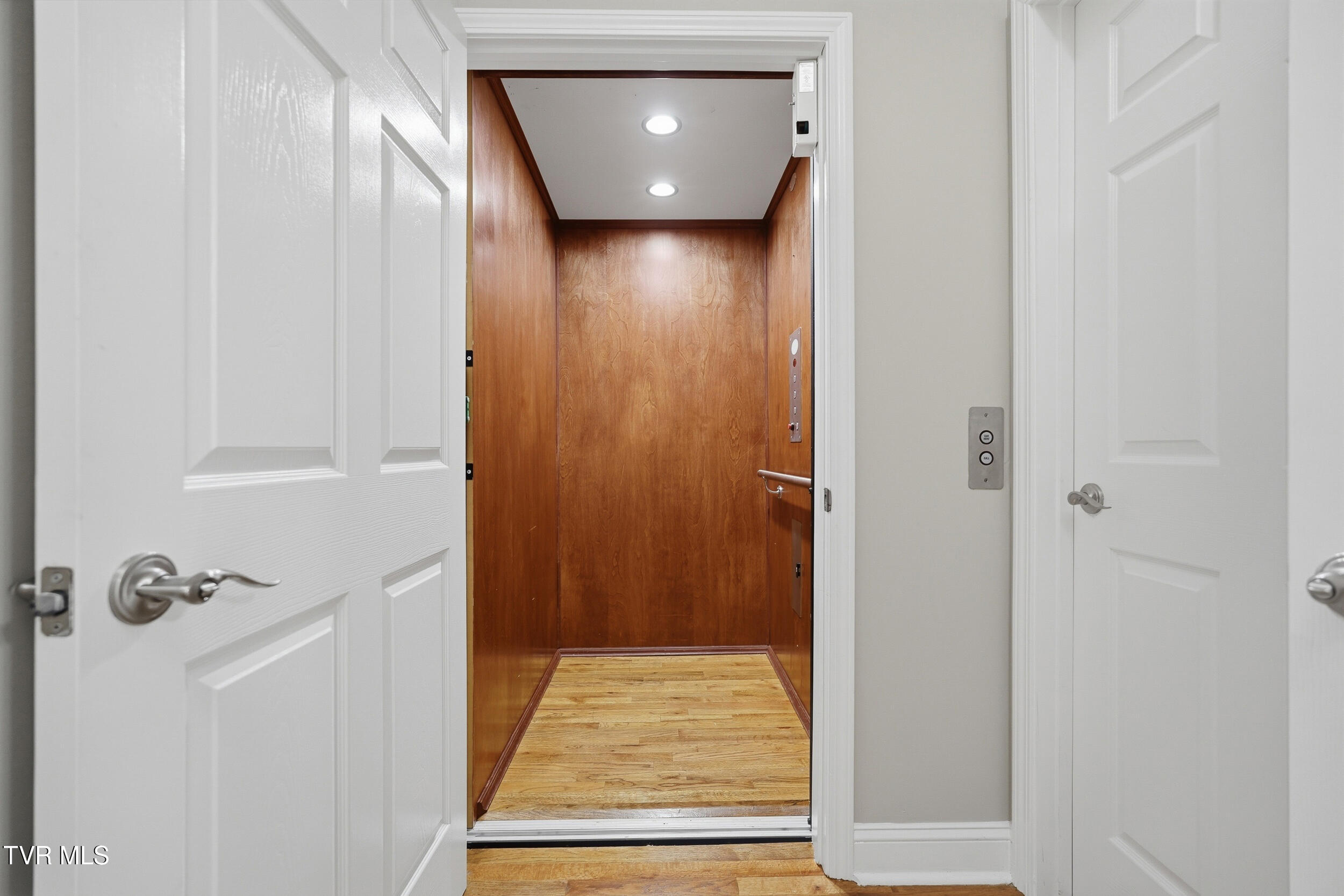 292 Alpine Trail Kingsport, TN 37663 - Photo 54 of 99 Elevator