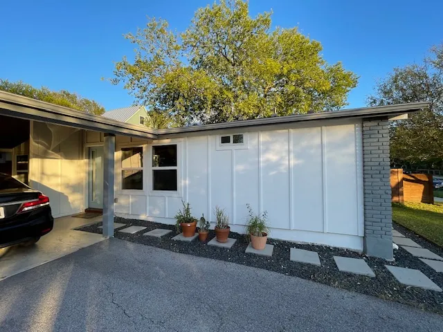 $1,400 | 2910 Pecan Springs Road, Unit A, Austin, TX 78723