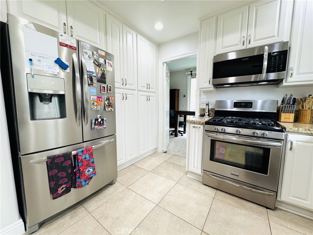 8115 East Star Pine Road Orange, CA 92869 - Photo 4 of 22 Kitchen