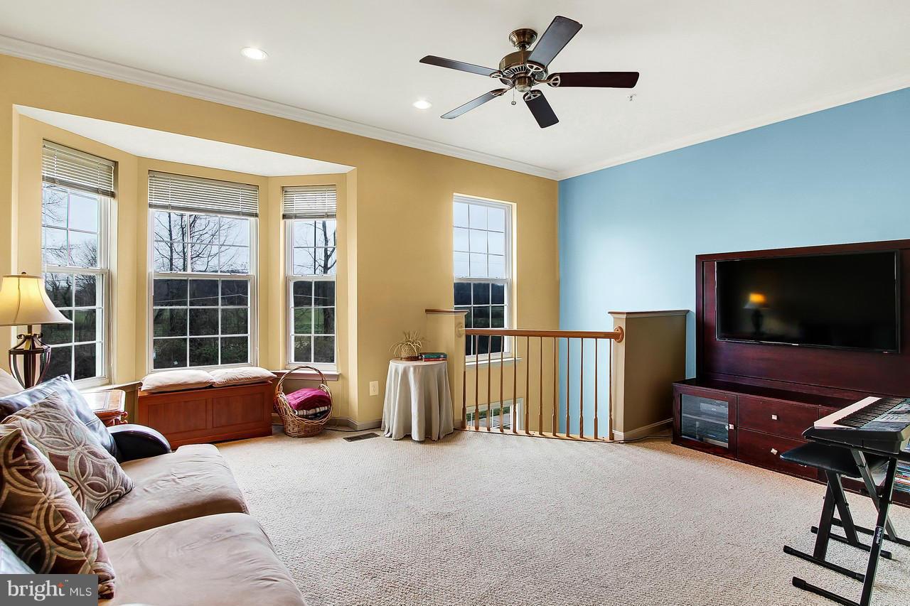 624 Luthardt Road Baltimore, MD 21220 - Photo 2 of 23 Living Room