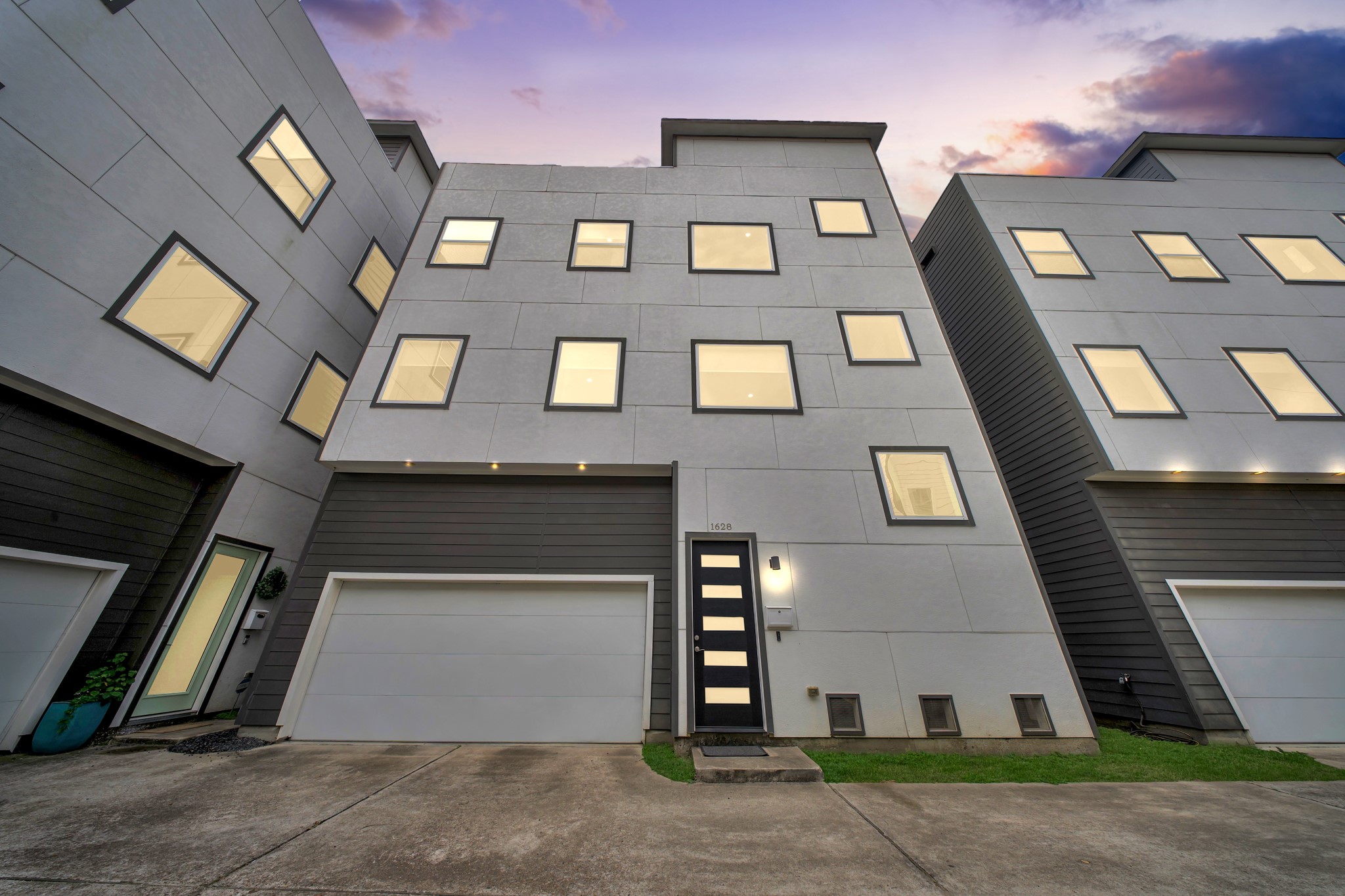 1628 West 24th Street Houston, TX 77008 - Photo 35 of 41 Modern elegant city living!