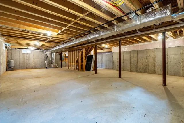 $999,900 | 44 Saddlebrook Drive, Warwick, RI 02818