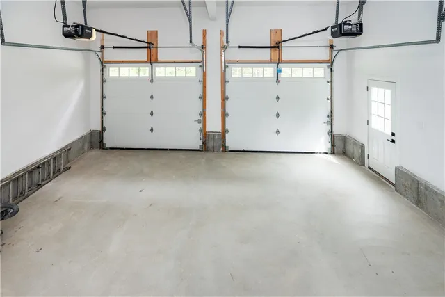 $999,900 | 44 Saddlebrook Drive, Warwick, RI 02818