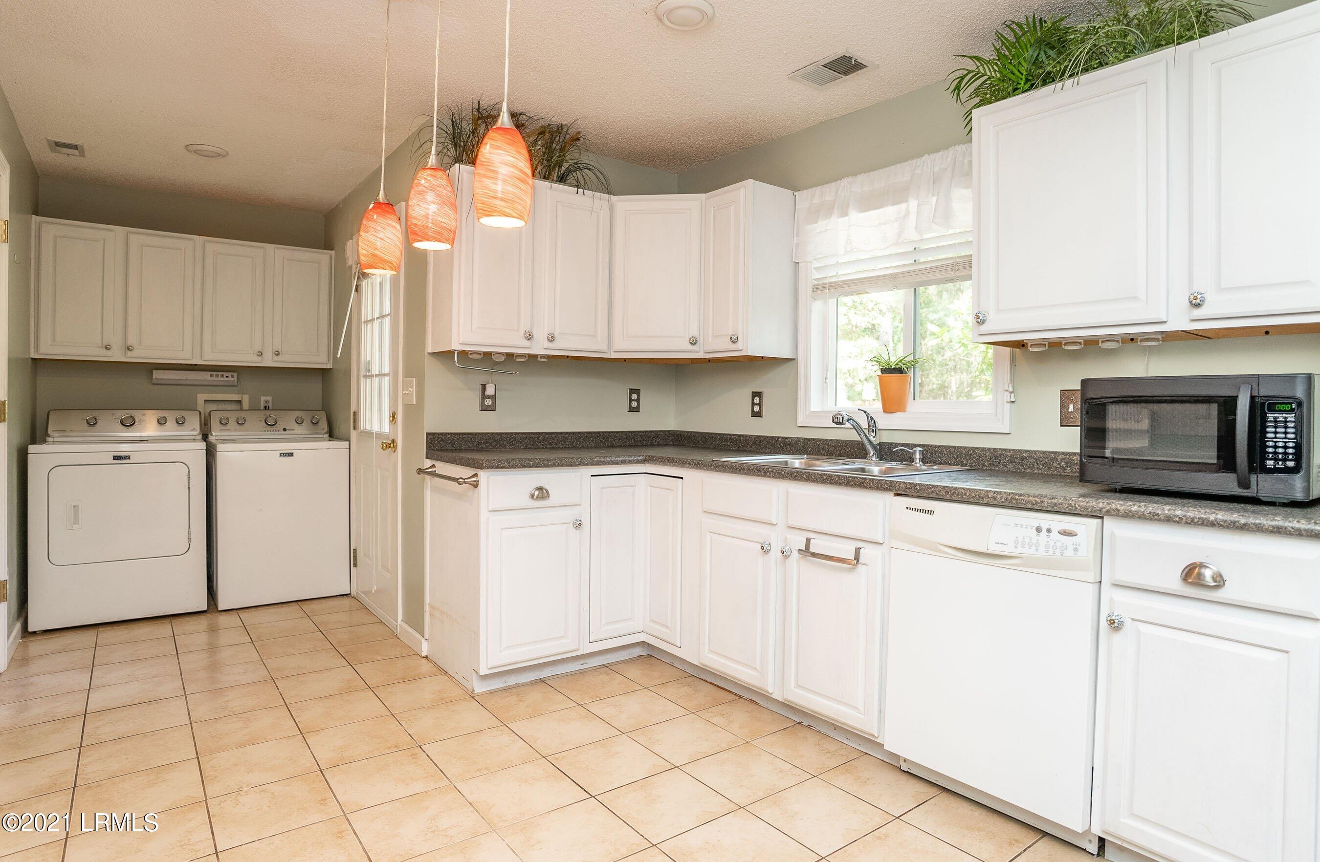 13 Little Capers Road Beaufort, SC 29907 - Photo 21 of 33 Kitchen