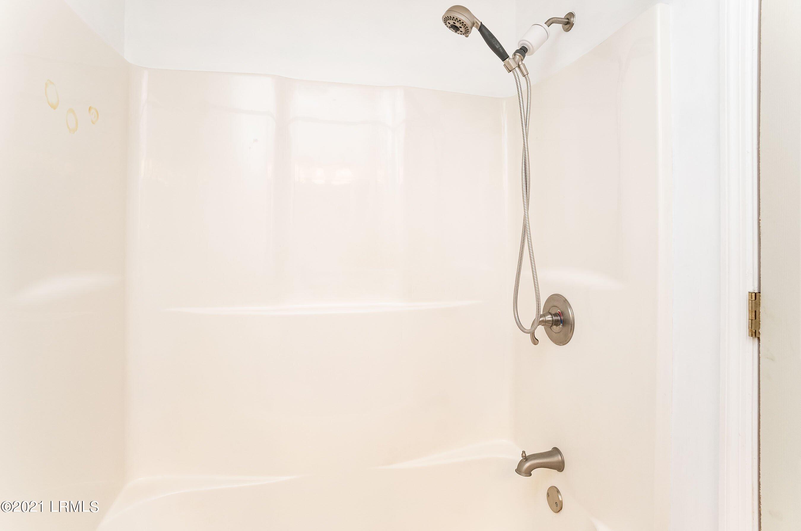 13 Little Capers Road Beaufort, SC 29907 - Photo 9 of 33 Bathroom 1