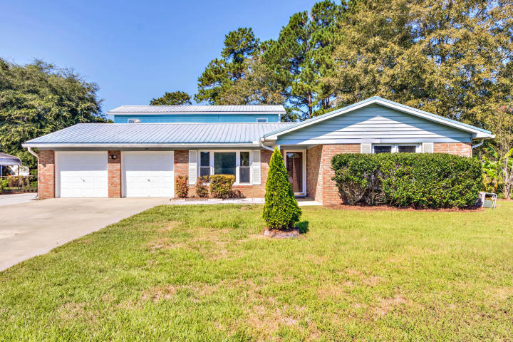 202 Beauregard Road Summerville, SC 29486 - Photo 1 of 12 Front
