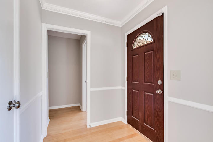 202 Beauregard Road Summerville, SC 29486 - Photo 2 of 12 Foyer
