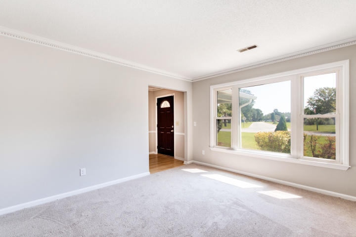 202 Beauregard Road Summerville, SC 29486 - Photo 3 of 12 Living 1