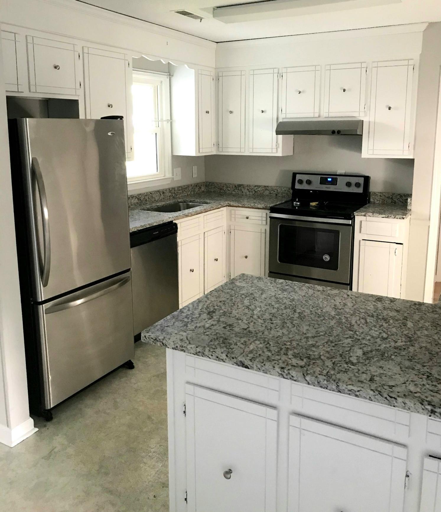 202 Beauregard Road Summerville, SC 29486 - Photo 5 of 12 Kitchen