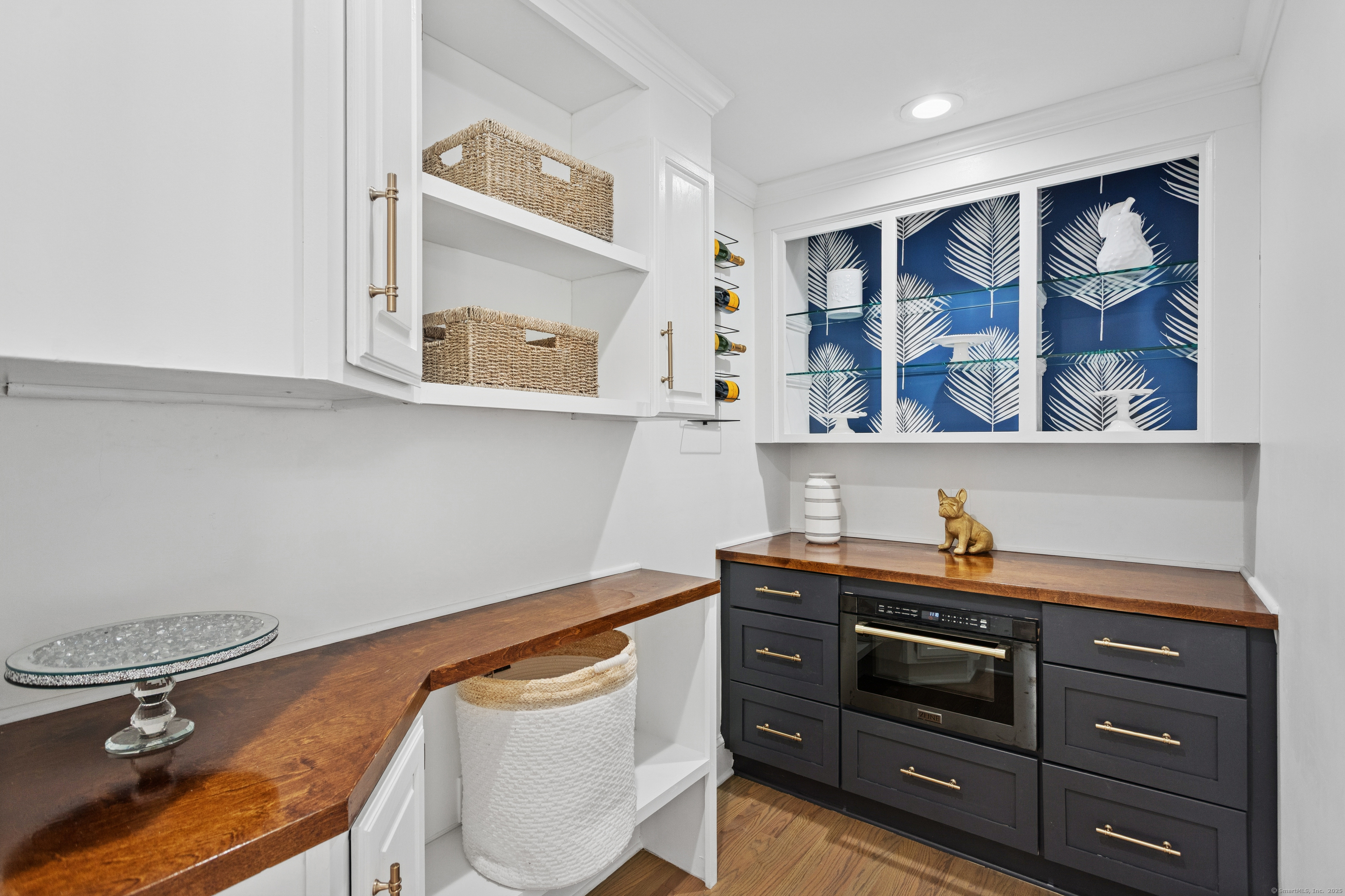 61 Edgewater Commons Lane Westport, CT 06880 - Photo 13 of 37 a room with a dresser and book shelf