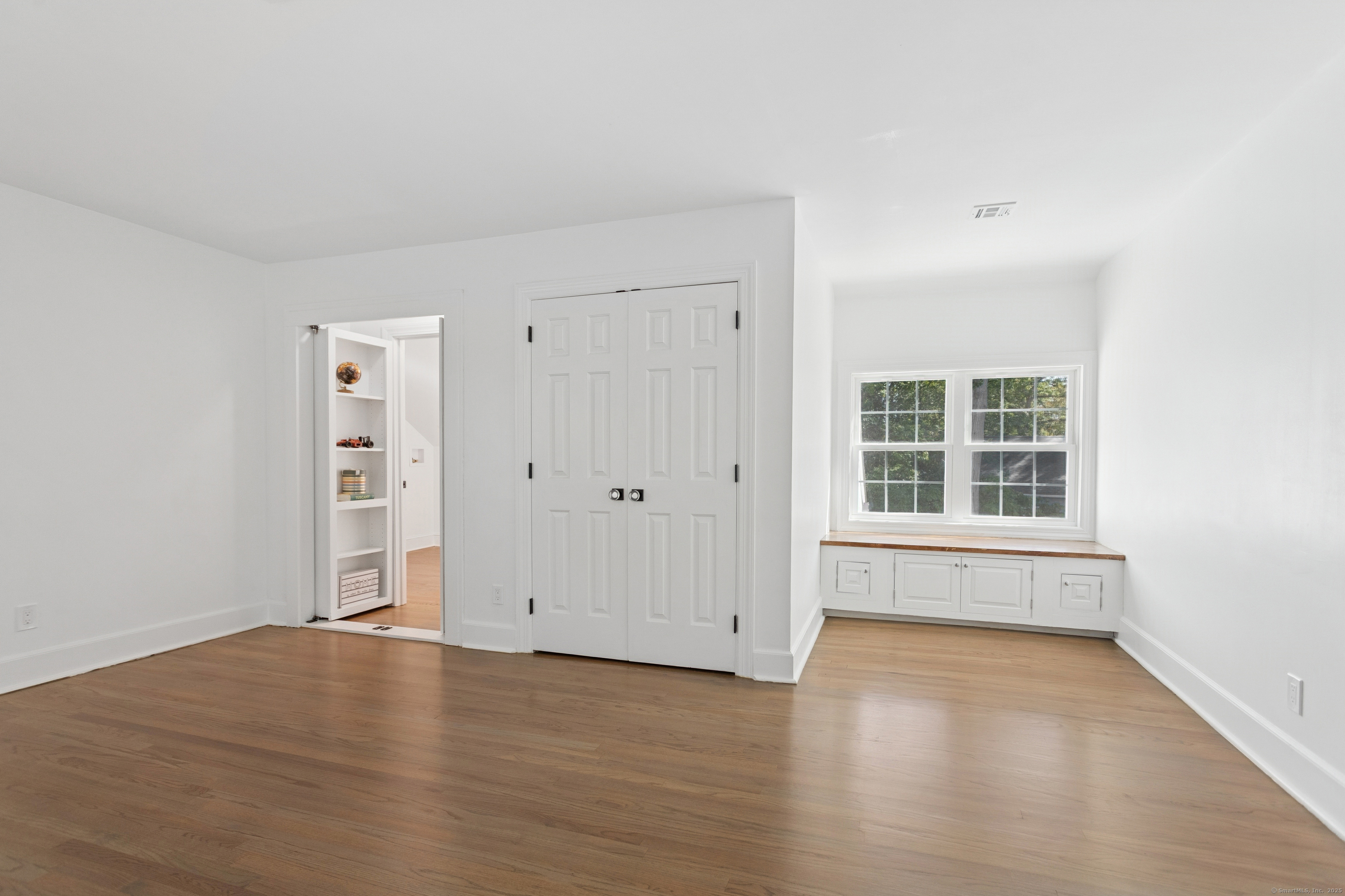 61 Edgewater Commons Lane Westport, CT 06880 - Photo 21 of 37 an empty room with wooden floor and windows