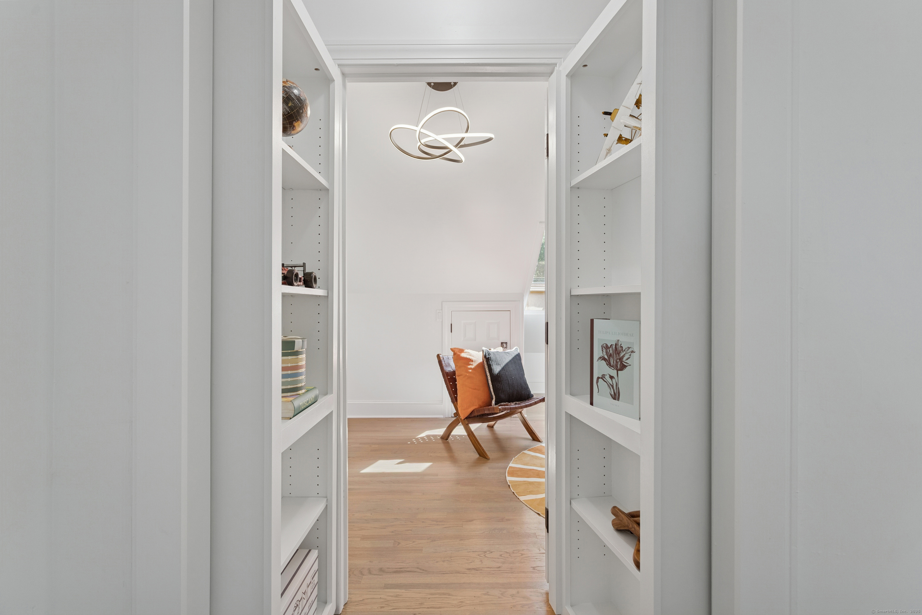 61 Edgewater Commons Lane Westport, CT 06880 - Photo 22 of 37 view of a livingroom with wooden floor and a hallway