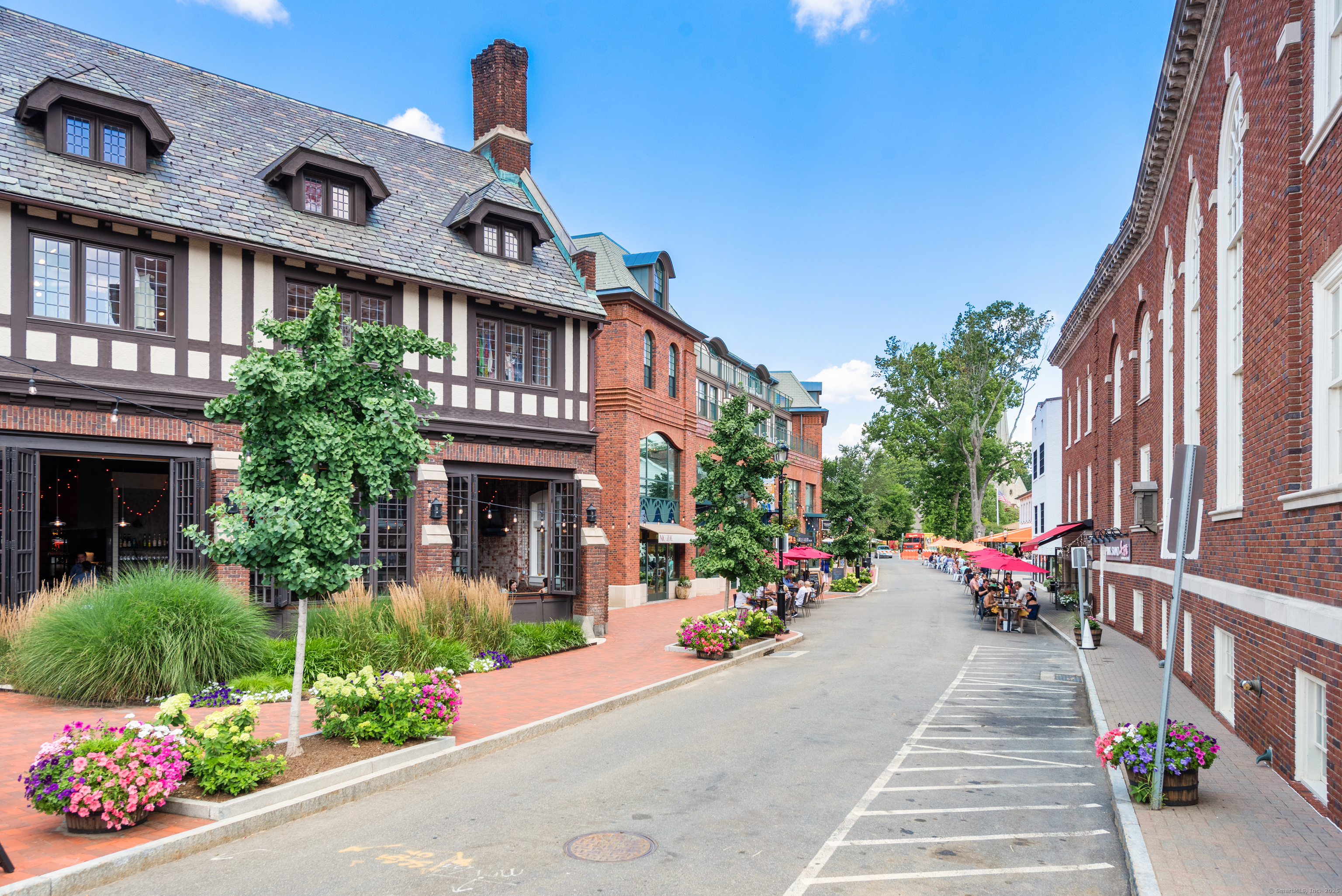 61 Edgewater Commons Lane Westport, CT 06880 - Photo 35 of 37 a front view of a house with an outdoor space