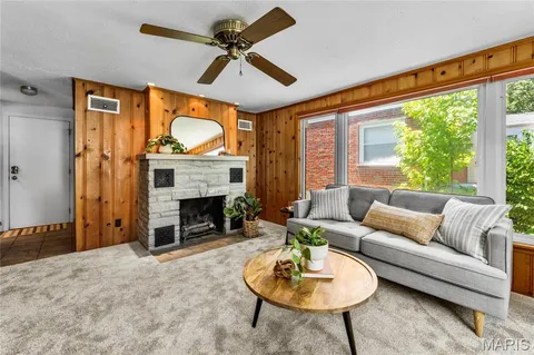 $390,000 | 219 Sunningwell Drive, Webster Groves, MO 63119
