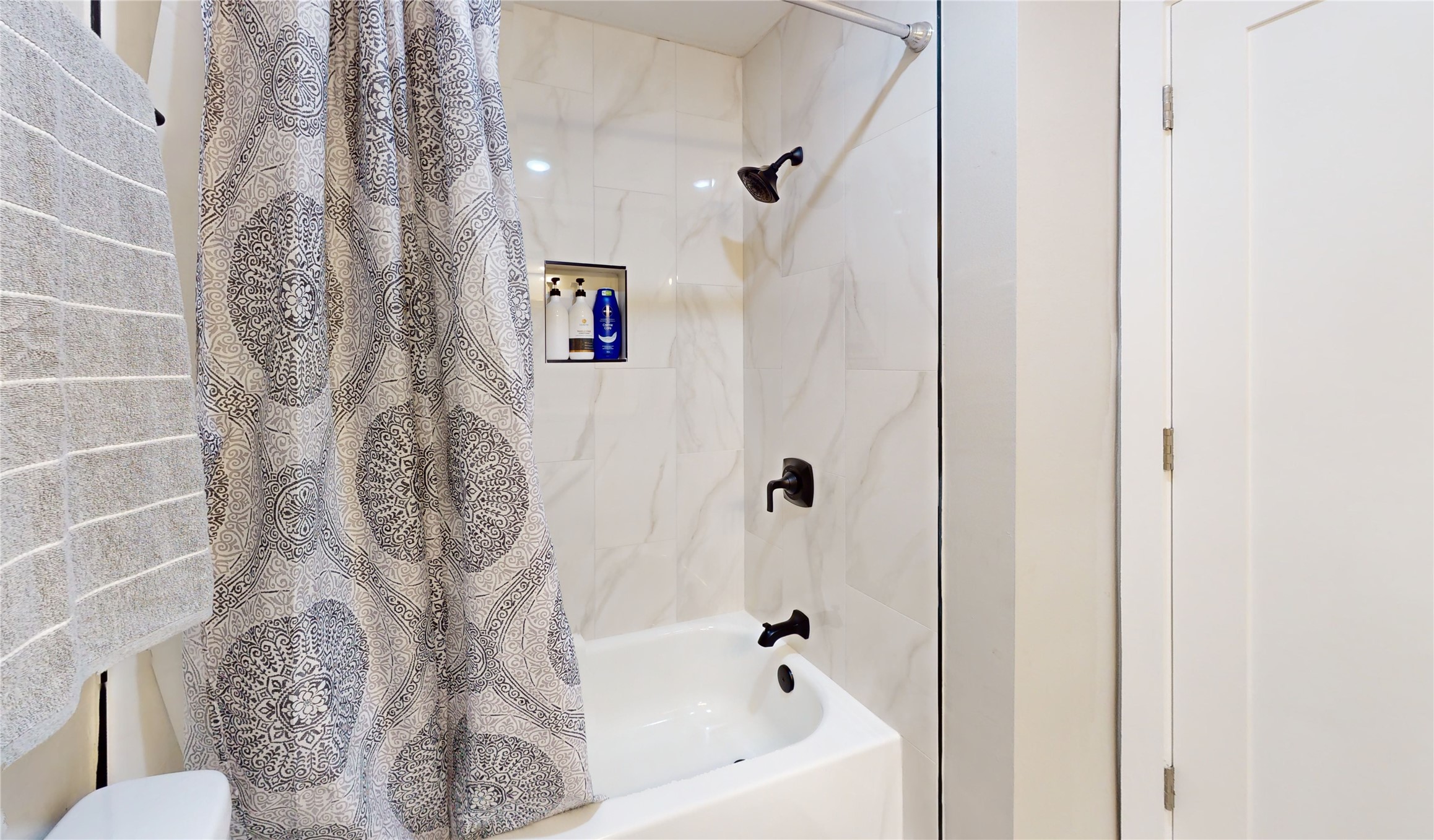 5455 Birdwood Road Houston, TX 77096 - Photo 19 of 26 a bathroom with a bathtub and shower